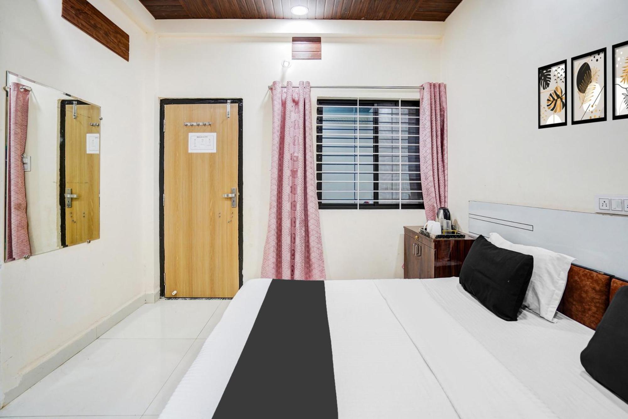 Super Hotel O Brilliant Convention Centre Formerly Madhur Shree Indaur Exteriér fotografie